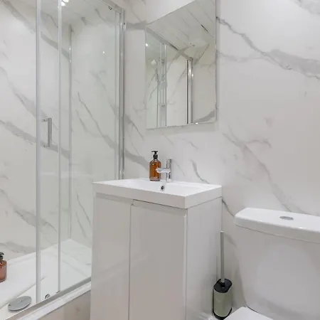 Stylish 1 Bed Leith Near Shore & Tram Apartamento