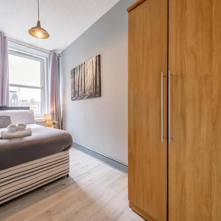 The Dram Nook Sleep 6, Stay! Apartamento Edimburgo