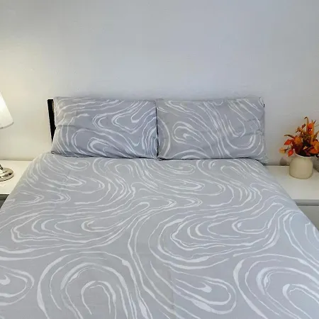 3 Bed Garden House Direct Connection To Airport N Train Station