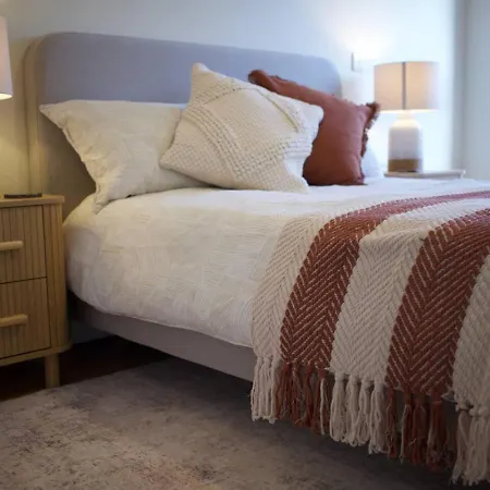 Lovely 2 Bed Apartment, Sleeps 6, 아파트
