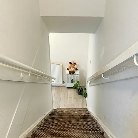 3 Bed Garden House Direct Connection To Airport N Train Station 아파트 에든버러