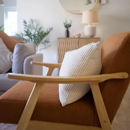 Lovely 2 Bed Apartment, Sleeps 6, 아파트