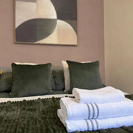 Stylish With Fast Wi-fi & Parking *