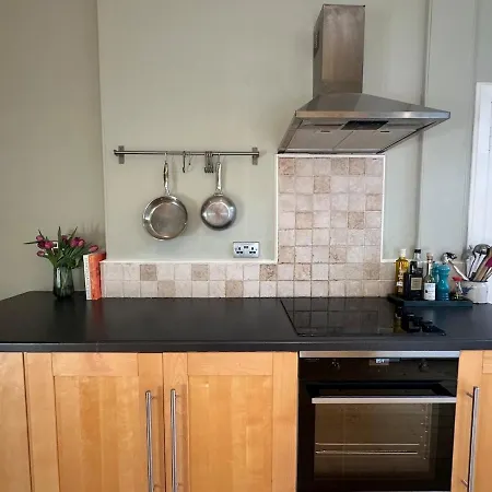 Peaceful Festival Retreat - Main Door Garden Flat Apartamento *