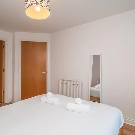 Charming 2br W Balcony & Free Parking - Pass The Keys