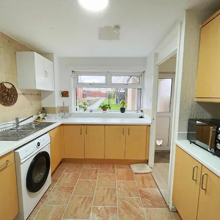 3 Bed Garden House Direct Connection To Airport N Train Station 아파트 에든버러