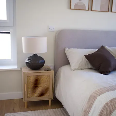 Lovely 2 Bed Apartment, Sleeps 6, アパート エディンバラ