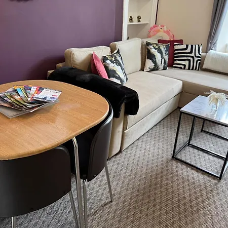 Stylish With Fast Wi-fi & Parking