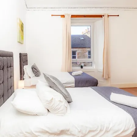 Cosy 2 Bdrm In Centre Of *