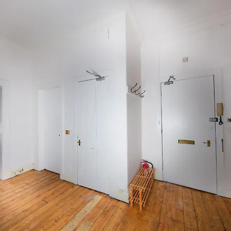 Cosy 4 Bdrm By Meadows Apartamento