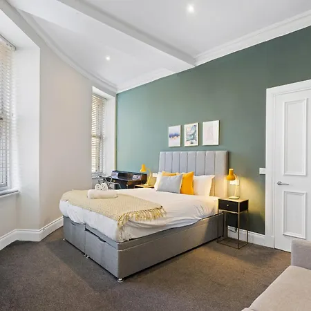Castle Steps Away - Modern Flat 爱丁堡