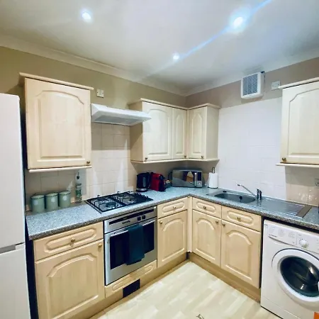 Apartamento Roseburn Place With 2 Spacious Double Bedrooms *