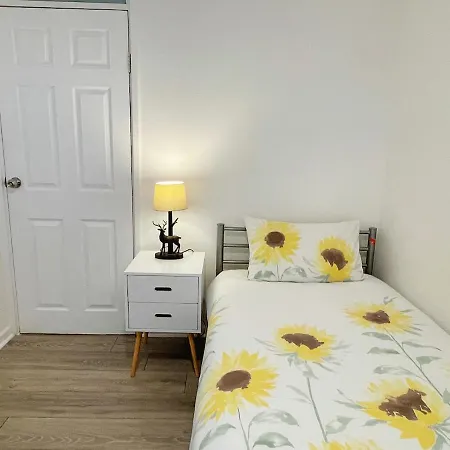 아파트 3 Bed Garden House Direct Connection To Airport N Train Station 에든버러
