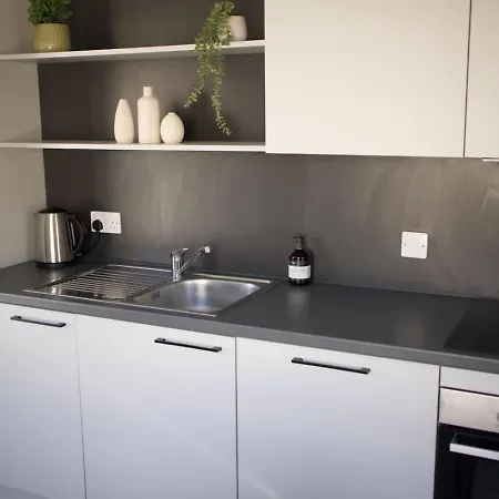 아파트 Lovely 2 Bed Apartment, Sleeps 6, *