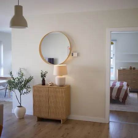 아파트 Lovely 2 Bed Apartment, Sleeps 6,
