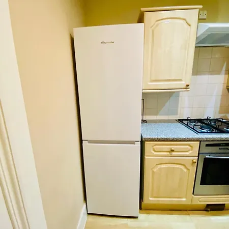 Roseburn Place With 2 Spacious Double Bedrooms *