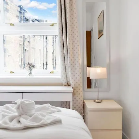 Guestready - Modern Comfort In *
