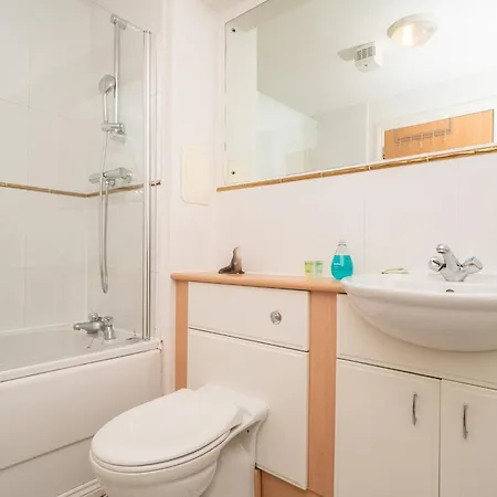 Charming 2br W Balcony & Free Parking - Pass The Keys * エディンバラ