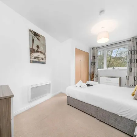 Апартаменты Cosy 2-bed Sleeps 4 *