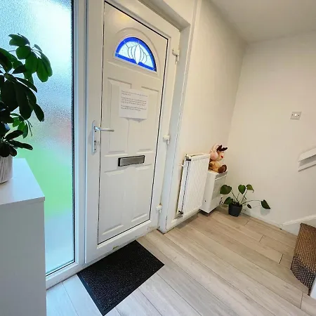 3 Bed Garden House Direct Connection To Airport N Train Station * 에든버러
