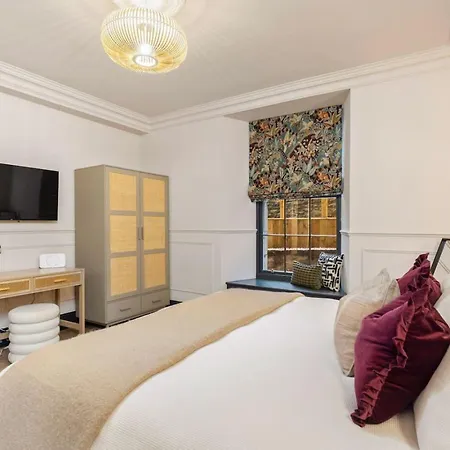 Traditional 1 Bed, Centre, *