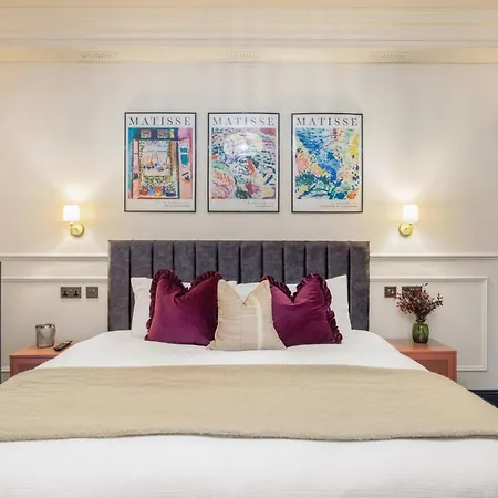 Traditional 1 Bed, Centre, *