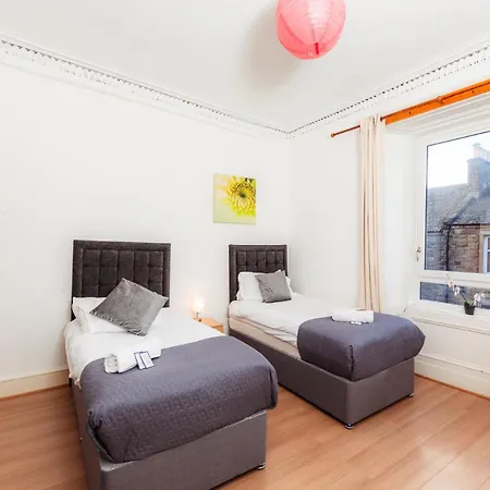 Cosy 2 Bdrm In Centre Of Apartamento