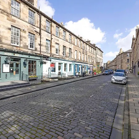 Stylish West End 1-bed - Prime Location *