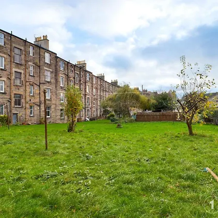 Roseburn Place With 2 Spacious Double Bedrooms *