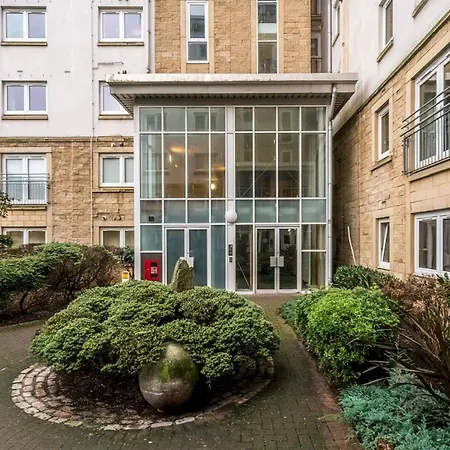 Charming 2br W Balcony & Free Parking - Pass The Keys * 에든버러
