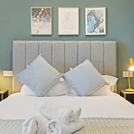 公寓 Castle Steps Away - Modern Flat