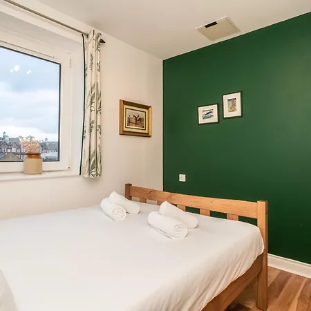 Charming 2br W Balcony & Free Parking - Pass The Keys アパート