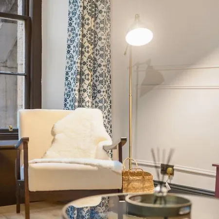 Traditional 1 Bed, Centre, Apartamento Edimburgo