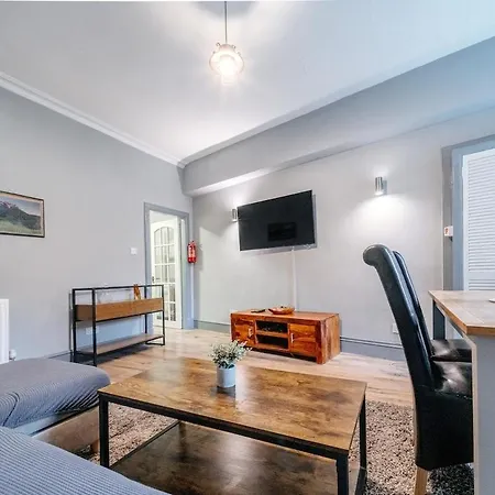Thistle Nest Flat Sleeps 6 Centre!