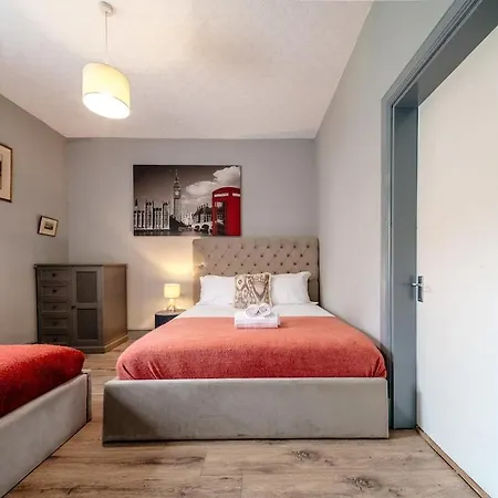 Thistle Nest Flat Sleeps 6 Centre!