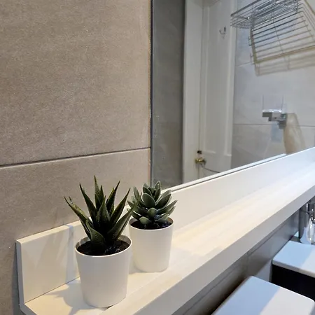 Lovely Immaculate Flat By Meadows