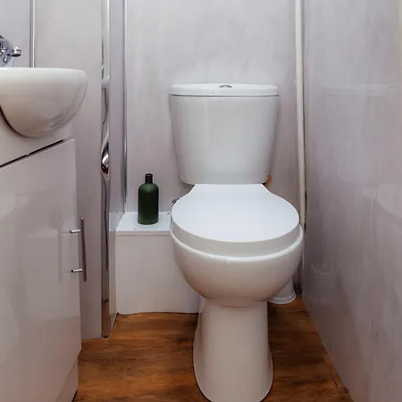 Cosy 2 Bdrm In Centre Of Apartamento