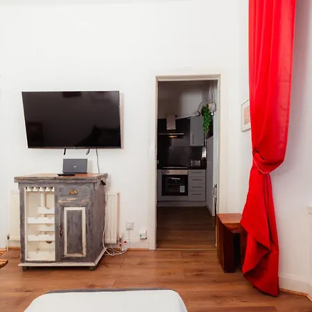 Cosy 2 Bdrm In Centre Of Apartamento
