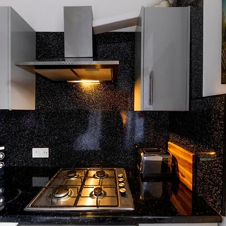 Cosy 2 Bdrm In Centre Of *