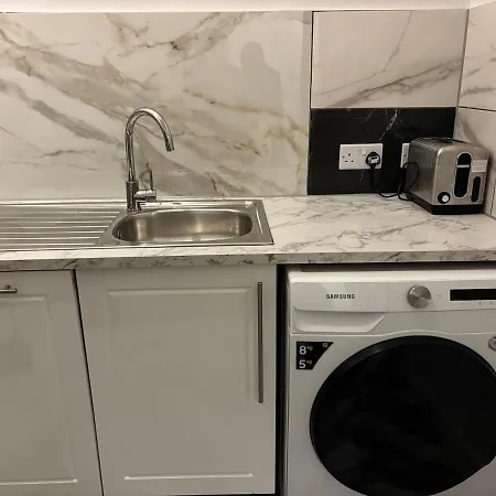 Newly Renovated In Centre *