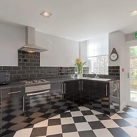 Retreat 4* Edinburgh