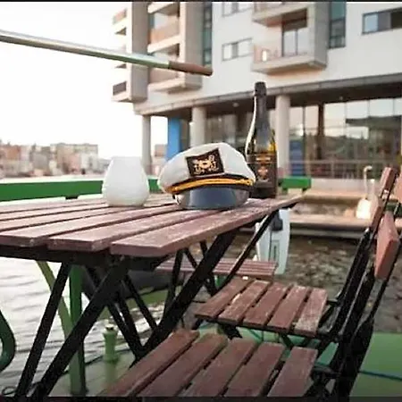 Botel - Houseboats 4*