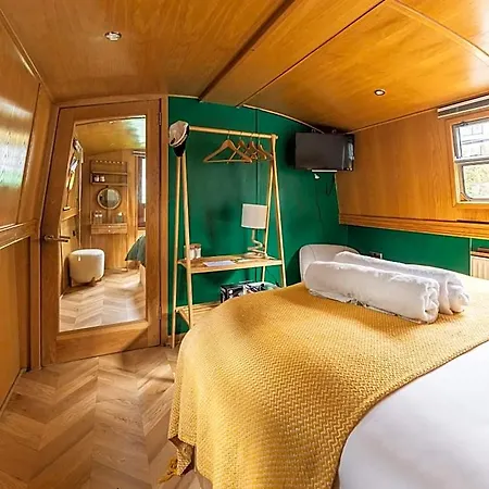 - Houseboats Botel Edinburgh