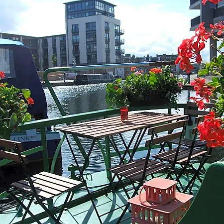 - Houseboats