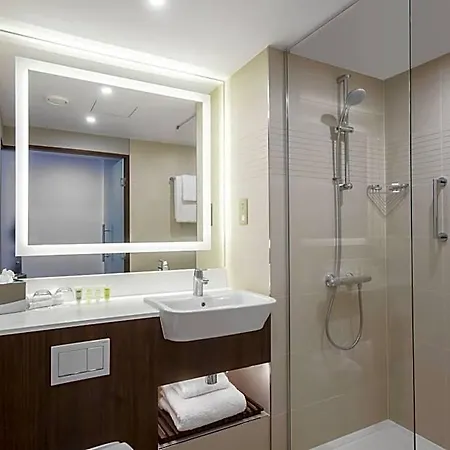 Courtyard By Marriott West