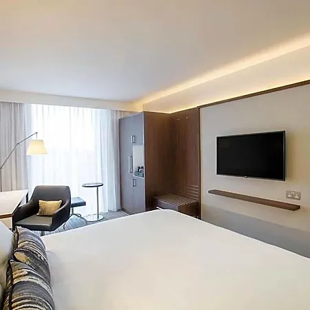 Hotel Courtyard By Marriott West 4*
