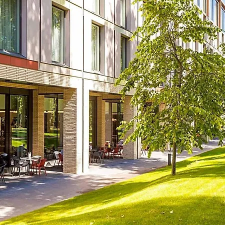 Courtyard By Marriott West