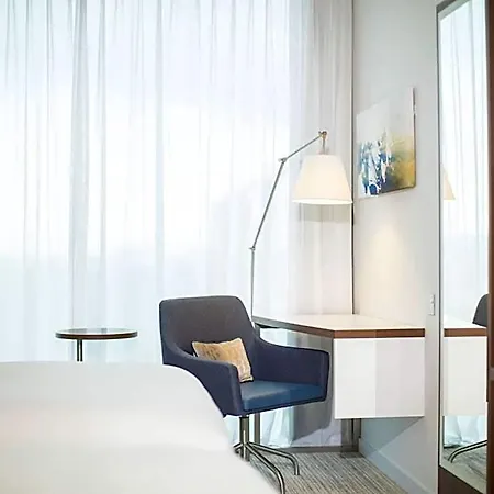 Courtyard By Marriott West Hotel 4*