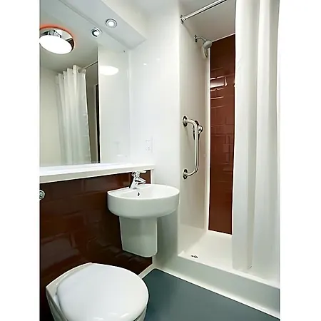 Travelodge Queen Street 3*