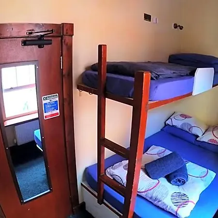 Hostel High Street - Over 18s Only, Backpackers Atmosphere (adults Only) *